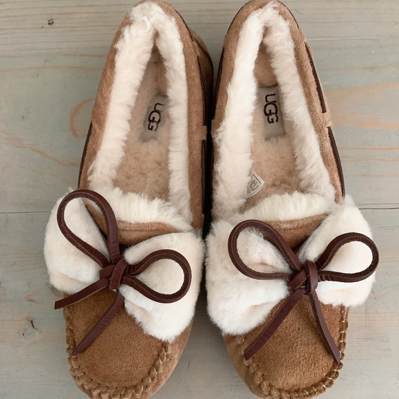 ugg dakota bow